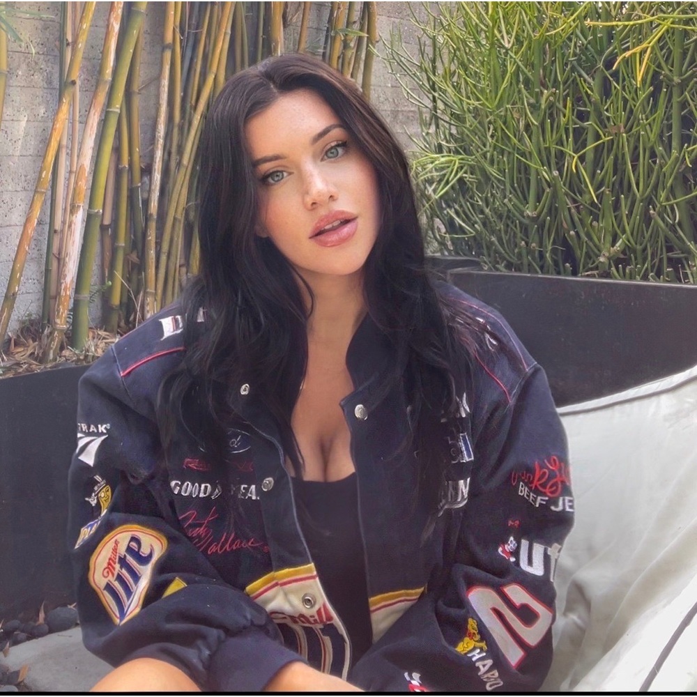 Meet your Posher, Ani